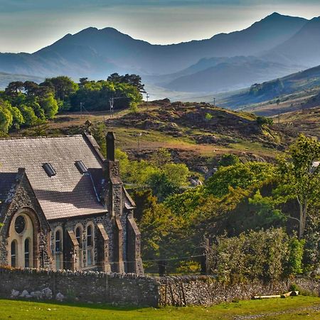 Mountain Church Capel Curig Exterior photo