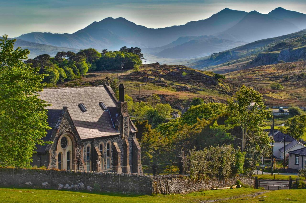 Mountain Church Capel Curig Exterior photo